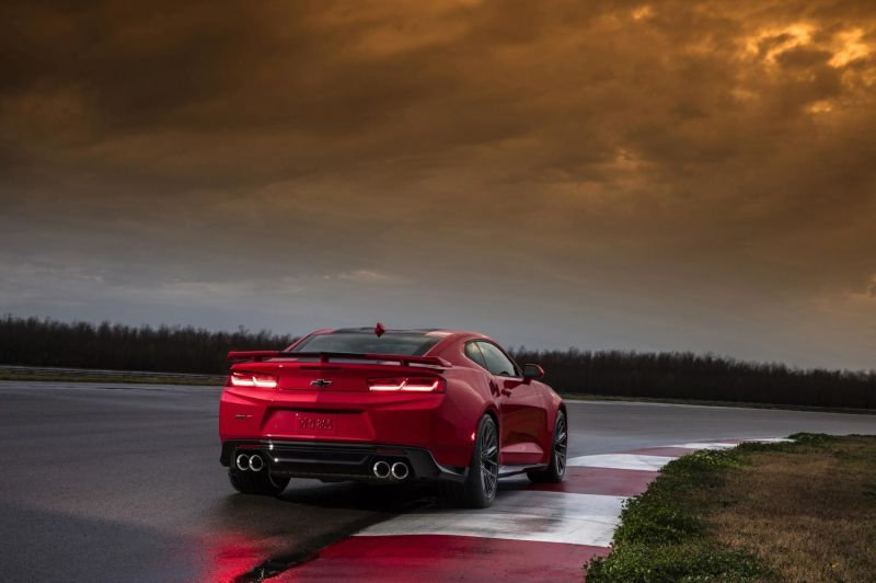 Illustration for article titled El nuevo Camaro ZL1 2017 es una preciosidad con 10 marchas en su cambio automático